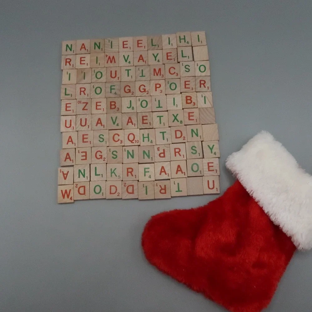 SCRABBLE Crossword Game Holiday Edition Christmas Fun Hasbro 2011 100% Complete